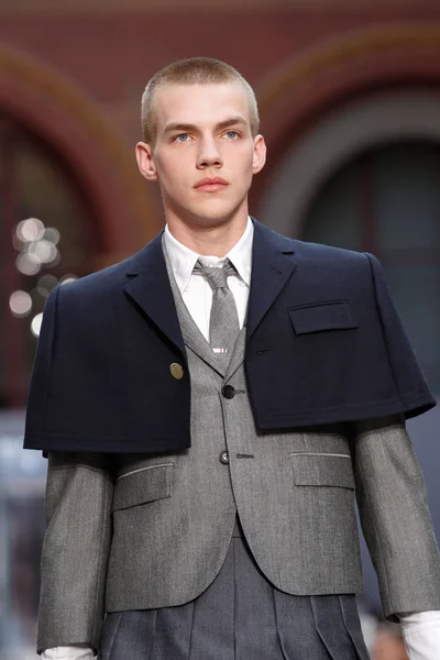 Look 100